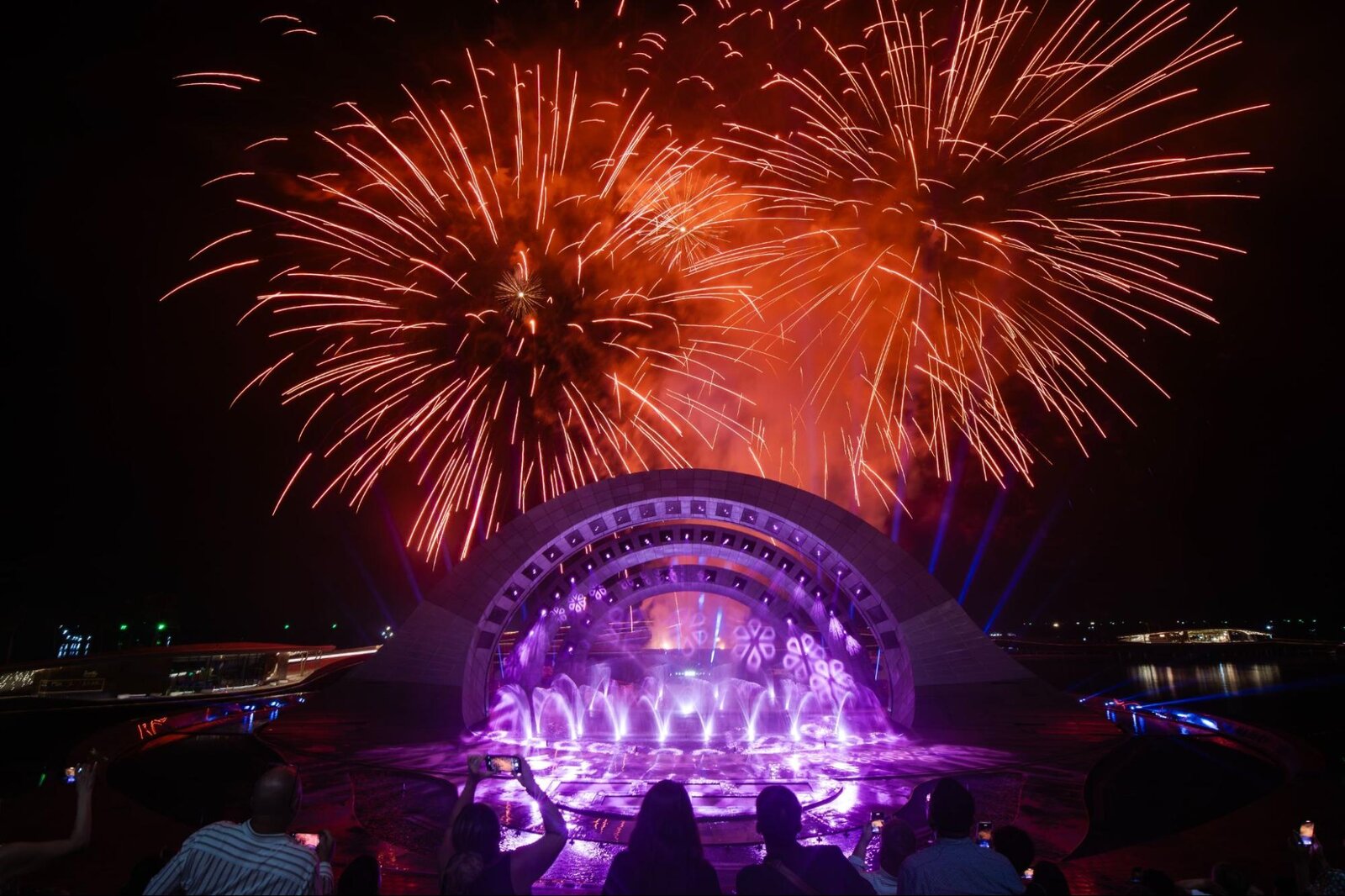 Why is The Kiss of the Sea the most worthwhile show to see in Phu Quoc right now?